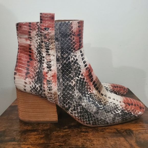 Kork-Ease Shoes - Anthropologie Kork-Ease Korks Leyland Leather Snake Skin Booties Size 10